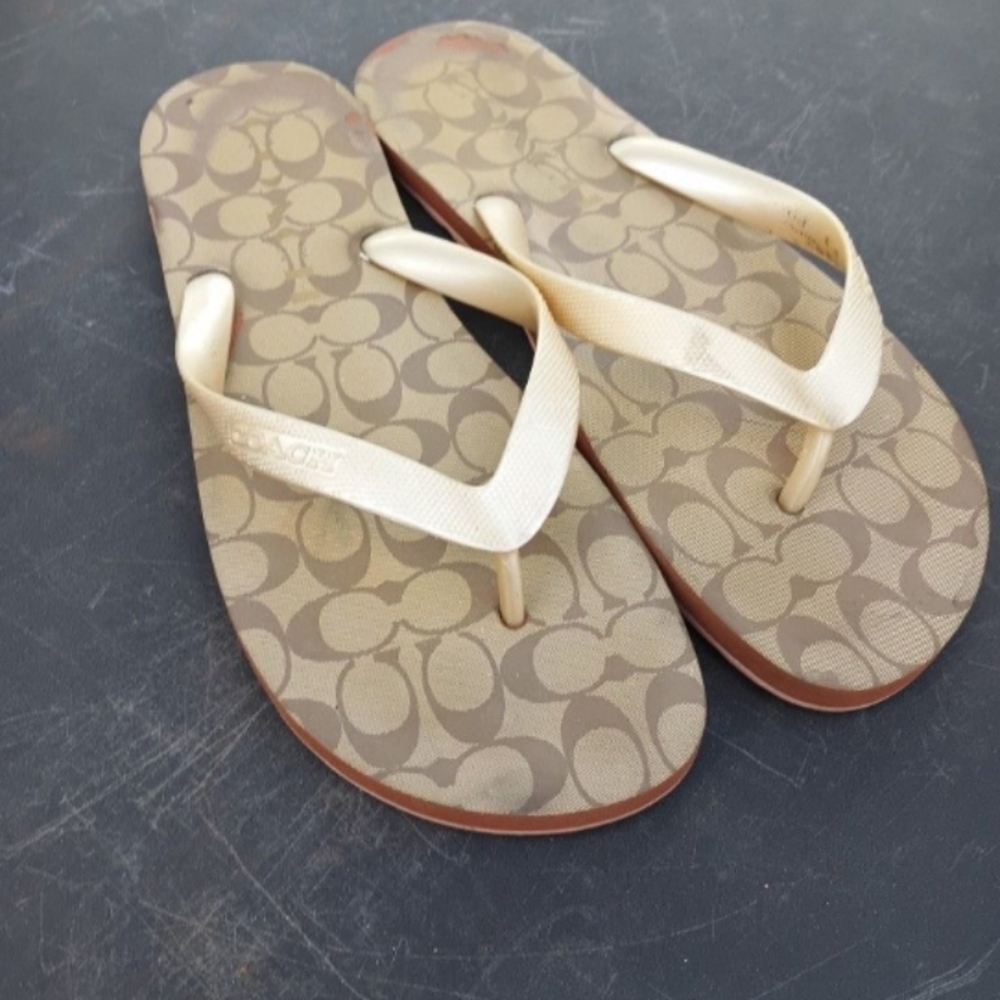 Coach Women's Signature Monogram Flip Flops in Khaki and Gold